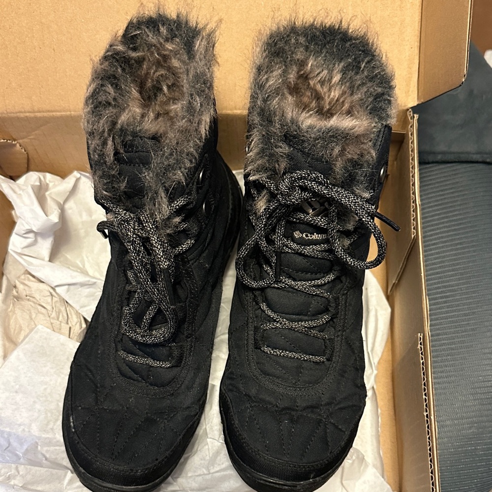Columbia Women's Black and Gray Winter Boots - waterproof size 7.5